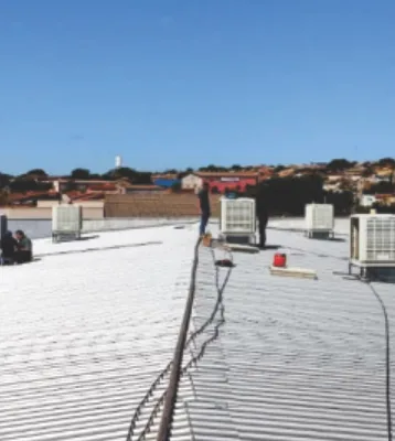 Climatizadores instalados na cobertura do B Mais Hipermercado