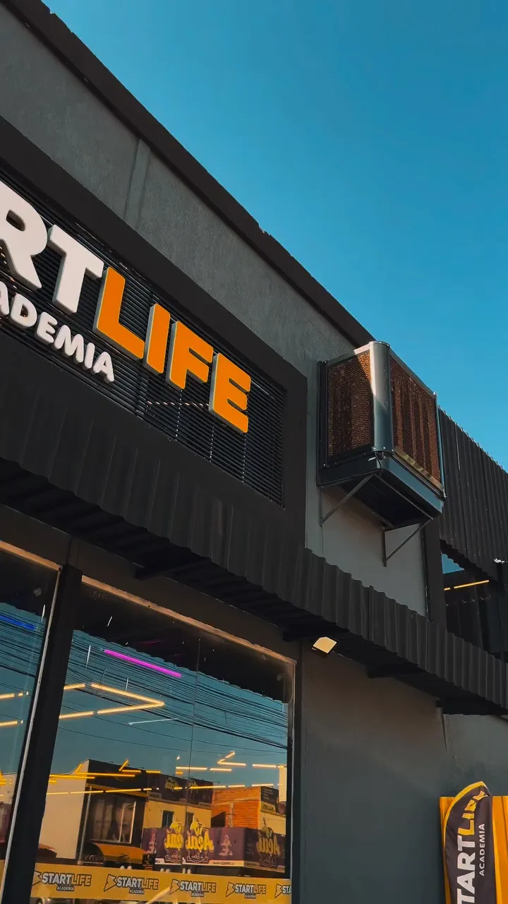 Climatizador instalado na fachada da Start Life Academia